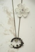 axes femme / お花＆リースモチーフネックレス  シルバー O-26-02-06-1075-AX-AC-OW-OS