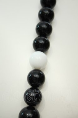 画像2: axes femme / 大粒ビーズネックレス  クロ×シロ O-26-02-06-1020-AX-AC-OW-OS