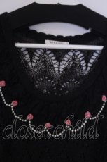 画像2: axes femme / 巻き薔薇パールニットトップス M クロ O-26-02-07-017-AX-TO-IG-ZT224 (2)