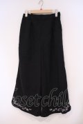 axes femme / 花刺繍入りワイドパンツ M クロ O-26-02-09-065-AX-PA-OW-OS