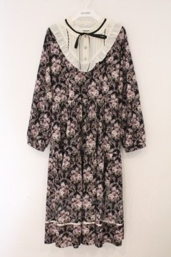 画像1: axes femme / ウォールオーナメント柄ワンピース  クロ×オフ O-26-02-16-076-AX-OP-IG-OS