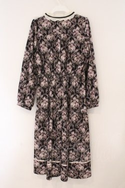 画像3: axes femme / ウォールオーナメント柄ワンピース  クロ×オフ O-26-02-16-076-AX-OP-IG-OS