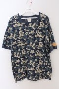 Karl Helmut / ハイビスカス柄Tシャツ L ネイビー O-26-02-24-1032-EL-TO-IG-OS