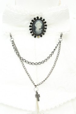 画像2: Ozz oneste / カメオ付きレースフリルジャボタイ  ホワイト O-26-02-24-2051-OO-ZA-OW-OS