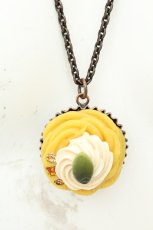 画像1: Q-pot. / カボチャモンブランカップケーキネックレス  イエロー×グリーン×シロ O-26-02-24-2057-QP-AC-IG-OS (1)
