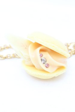 画像2: Q-pot. / ミックスフルーツマカロンバックチャーム  イエロー O-26-02-24-2062-QP-AC-IG-OS