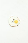 Q-pot. / Fried Egg Charm（めだま焼きチャーム）  シロ×いえろー O-26-02-24-2064-QP-AC-IG-OS