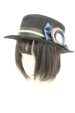 画像1: axes femme POETIQUE / ロゼットブローチ付きカンカン 57.5cm クロ O-26-02-24-2037-AX-AC-OW-ZTK008 (1)