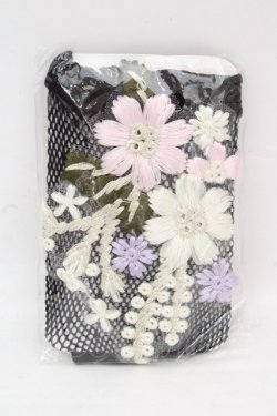 画像1: Hoshibako Works / 花モチーフ刺繍ワッペン付き靴下  クロ O-26-03-07-2004-LO-ZA-IG-OS