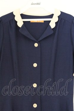 画像2: Fi.n.t / スカラップ開衿ワンピース F ネイビー O-26-03-08-002-CA-OP-OW-OS