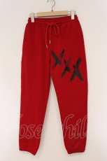 画像1: NieR Clothing / プリントスウエットパンツ  レッド ××× O-26-03-10-079-PU-PA-IG-OS (1)
