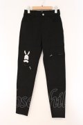 NieR Clothing / 刺繍DESIGN FAKE ZIPPER STYLISH PANTS【CRY RABBIT】　パンツ  ブラック O-26-03-10-082-PU-PA-IG-OS