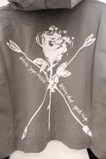 画像4: NieR Clothing / 装飾付きBI-COLOR FAKE LAYERED SHORT PARKA パーカー  カーキグリーン系×ブラック O-26-03-10-083-PU-TO-IG-OS (4)