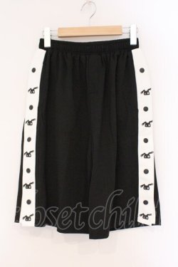 画像1: NieR Clothing / サイドボタンハーフパンツ  ブラック×ホワイト O-26-03-10-085-PU-PA-IG-OS