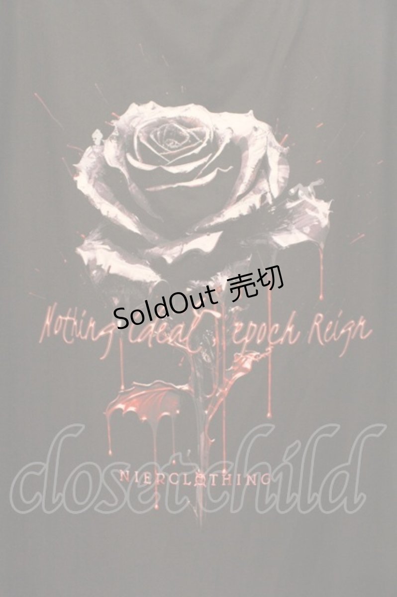 画像2: NieR Clothing / 総柄転写カットソー  ブラック バックローズ O-26-03-10-092-PU-TO-IG-OS (2)