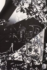 画像2: NieR Clothing / 転写ptハーフZIPプルオーバー  ブラック×ホワイト O-26-03-10-109-PU-TO-IG-OS (2)