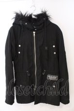 画像1: GLAD NEWS / ファーフードミリタリーパッチブルゾンジャケット F ブラック O-26-03-11-062-GL-CO-YM-ZT0315L (1)