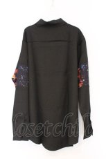 画像3: NieR Clothing / ブロッキングプルオーバーシャツ  向日葵　ブラック O-26-03-12-1033-PU-BL-IG-OS (3)