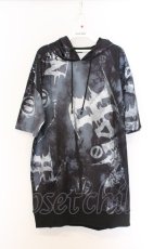 画像1: NieR Clothing / 転写pt半袖パーカー F ブラックロゴ O-26-03-13-041-PU-TO-OW-OS (1)