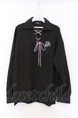 画像1: NieR Clothing / 刺繍入りレースアップシャツ F ブラック×パープル O-26-03-13-046-PU-BL-OW-OS (1)