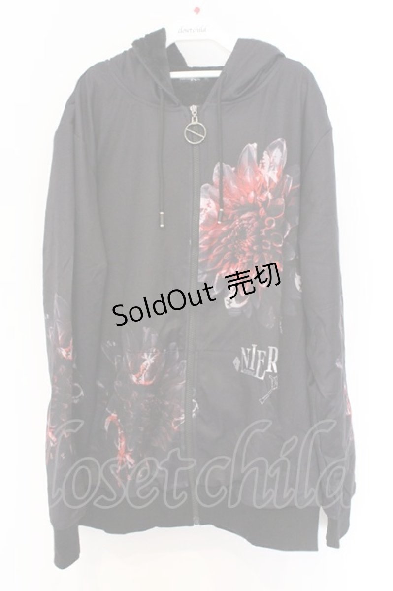 画像1: NieR Clothing / 内側ふわもこZIPパーカー F ブラック×レッド花柄 O-26-03-13-054-PU-CO-OW-ZT550 (1)