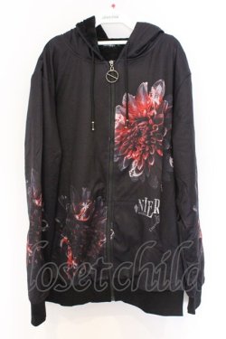 画像1: NieR Clothing / 内側ふわもこZIPパーカー F ブラック×レッド花柄 O-26-03-13-054-PU-CO-OW-OS