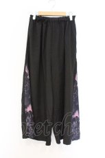 画像1: NieR Clothing / サイド柄切替ワイドパンツ F ブラック×ピンク花柄 O-26-03-13-008-PU-PA-OW-OS (1)