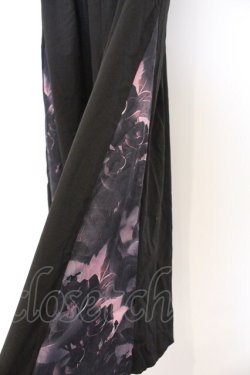 画像2: NieR Clothing / サイド柄切替ワイドパンツ F ブラック×ピンク花柄 O-26-03-13-008-PU-PA-OW-OS