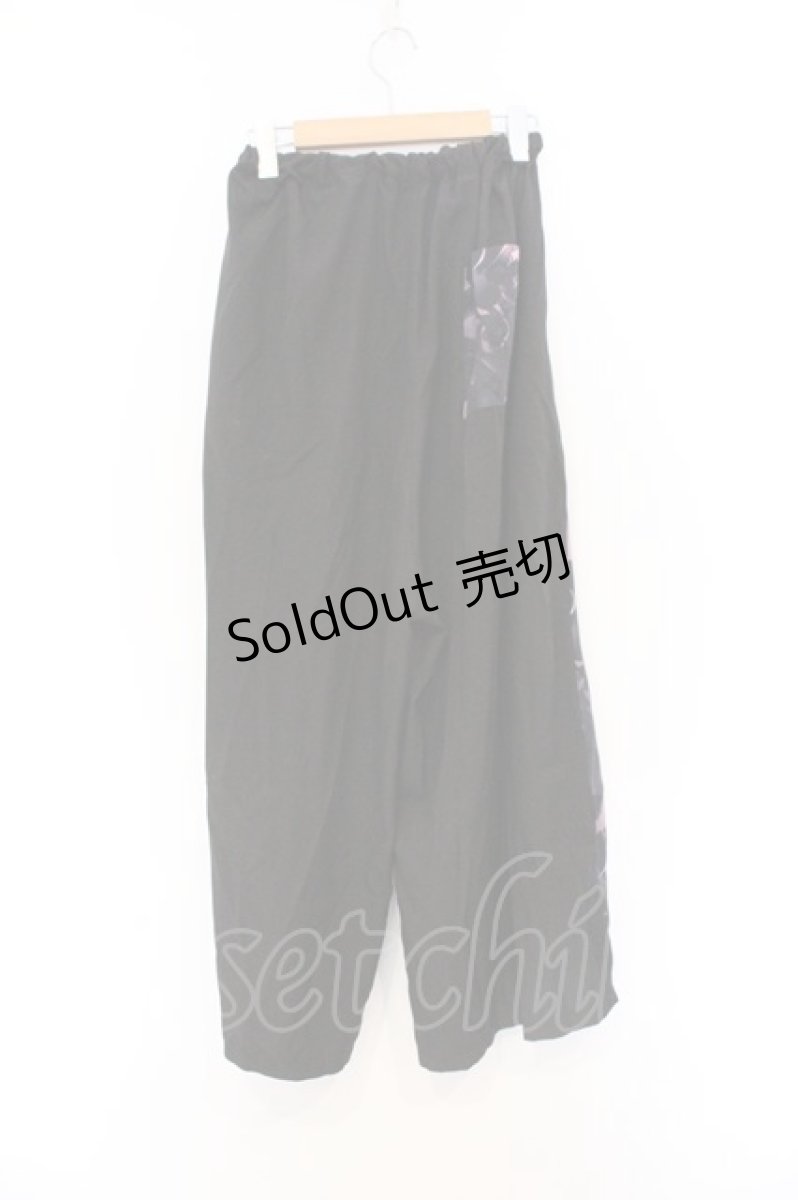 画像3: NieR Clothing / サイド柄切替ワイドパンツ F ブラック×ピンク花柄 O-26-03-13-010-PU-PA-OW-OS (3)