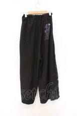 画像3: NieR Clothing / サイド柄切替ワイドパンツ F ブラック×ピンク花柄 O-26-03-13-010-PU-PA-OW-OS (3)