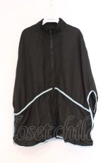 画像1: NieR Clothing / 月齢刺繍ラインブルゾン F ブラック×サックスライン O-26-03-13-012-PU-TO-OW-ZT527 (1)