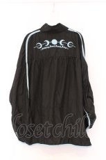 画像2: NieR Clothing / 月齢刺繍ラインブルゾン F ブラック×サックスライン O-26-03-13-012-PU-TO-OW-ZT527 (2)