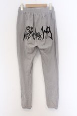 画像2: NieR Clothing / プリントスウエットパンツ F ライトグレー O-26-03-13-017-PU-PA-OW-ZT528 (2)