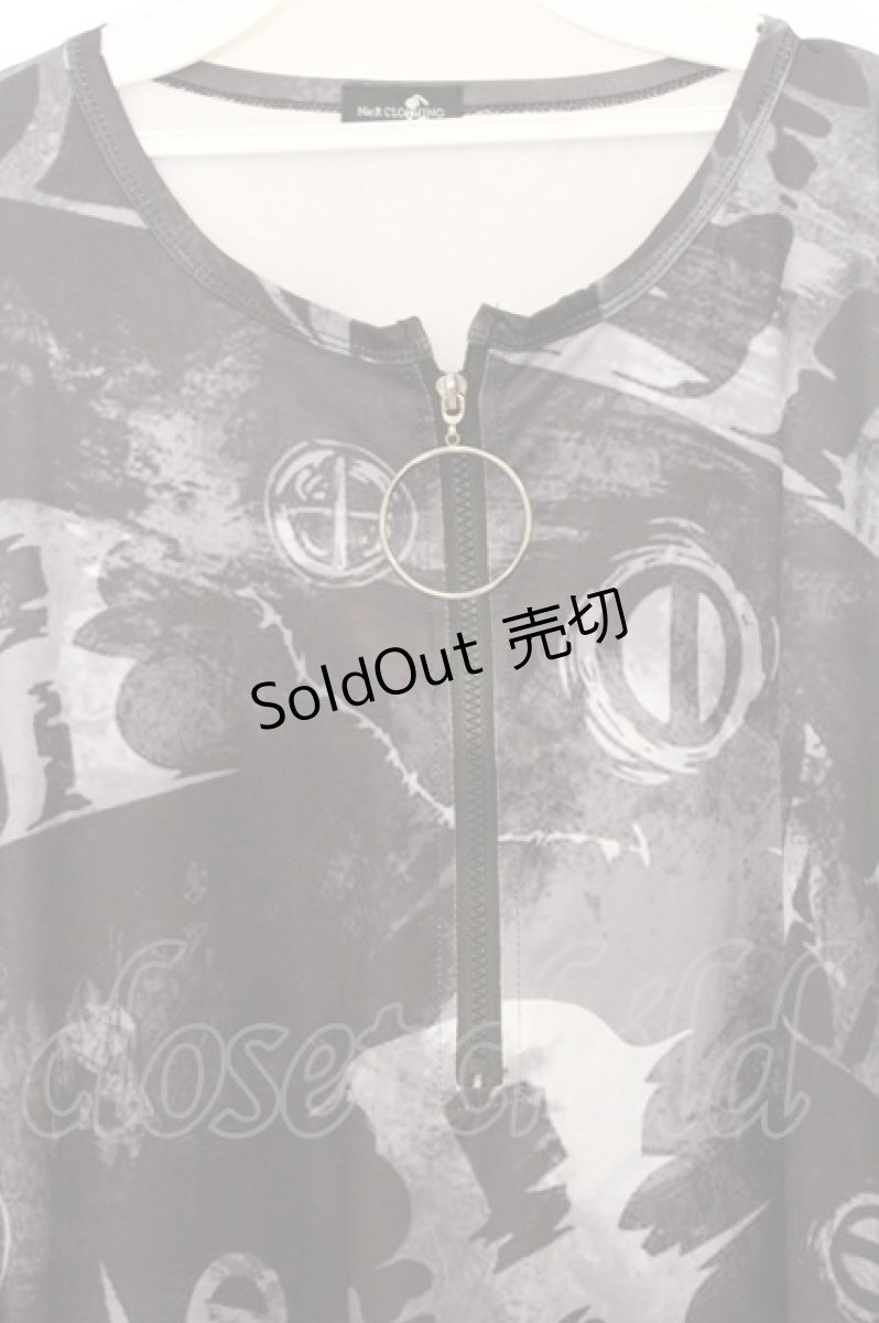 画像2: NieR Clothing / 転写ptハーフZIPプルオーバー F ブラック×ロゴプリント O-26-03-13-026-PU-TO-OW-ZT526 (2)