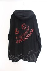 画像3: NieR Clothing / プリントパーカー 2XL ブラック×レッドフェイスプリント O-26-03-14-1006-PU-TO-IG-ZT484 (3)