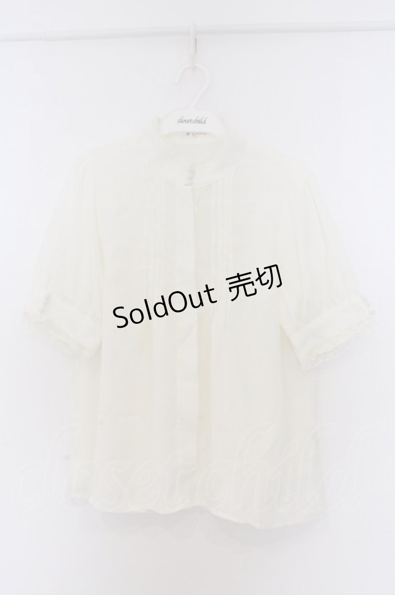 画像1: axes femme / ブローチ付スタンドカラーブラウス【ブローチ欠品】  オフシロ O-26-03-14-1085-AX-BL-IG-OS (1)