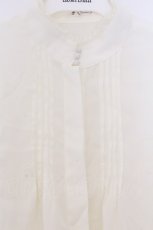 画像2: axes femme / ブローチ付スタンドカラーブラウス【ブローチ欠品】  オフシロ O-26-03-14-1085-AX-BL-IG-OS (2)