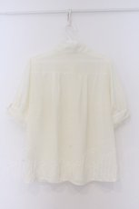 画像3: axes femme / ブローチ付スタンドカラーブラウス【ブローチ欠品】  オフシロ O-26-03-14-1085-AX-BL-IG-OS (3)