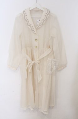 画像1: axes femme POETIQUE / 刺繍襟シアーロングコート  アイボリー O-26-03-16-043-AX-OP-IG-OS