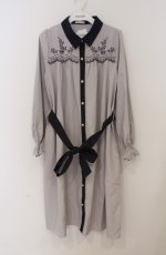 画像1: axes femme / ヨークバラ刺繍ワンピース M グレー×ネイビー O-26-03-16-046-AX-OP-IG-OS (1)