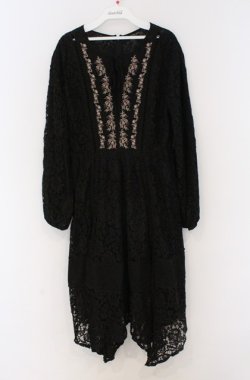 画像1: axes femme / 胸元刺繍レースワンピース  クロ O-26-03-16-067-AX-OP-IG-OS