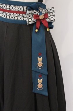 画像2: Amavel / 月夜の狐と寒椿 和風スカート  クロ×ブルー O-26-03-16-081-CA-SK-IG-OS
