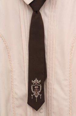 画像2: axes femme / 刺繍ネクタイ付ブラウス  ベージュ O-26-03-18-059-AX-BL-IG-OS