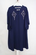 axes femme / チャイナ釦刺繍ワンピース  ネイビー O-26-03-18-069-AX-OP-IG-OS