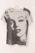 SEXY DYNAMITE LONDON / モンロープリントTシャツ XXS グレー O-26-03-19-078-PU-TS-IG-OS