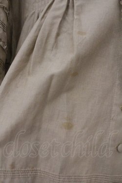 画像2: WONDERFUL WORLD / フード付きタックフリルブラウス【お直しあり】  ベージュ O-26-03-21-005-LO-BL-IG-OS