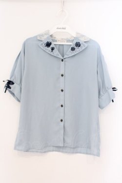 画像1: axes femme / 【美女と野獣】刺繍ブラウス  サックス O-26-03-21-075-AX-BL-IG-OS