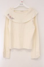 画像1: axes femme / 雪桜刺繍オフショル風ニット  オフシロ O-26-03-31-036-AX-TO-IG-ZT657 (1)