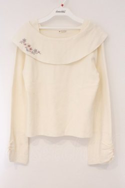 画像1: axes femme / 雪桜刺繍オフショル風ニット  オフシロ O-26-03-31-036-AX-TO-IG-OS