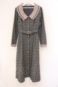 an another angelus / スモーキークレリックツイードチェックワンピース  グレー O-26-04-02-028-CA-OP-IG-OS